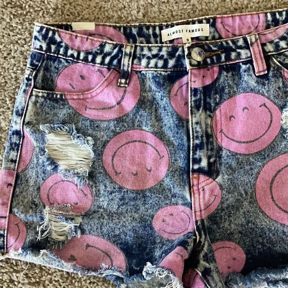 Almost Famous Smiley Face Cut Off Jean Shorts Women’s 9 High Rise Denim - Picture 4 of 9